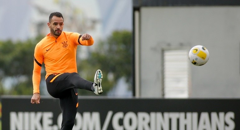Meio-campista Renato Augusto em treino pelo Corinthians
