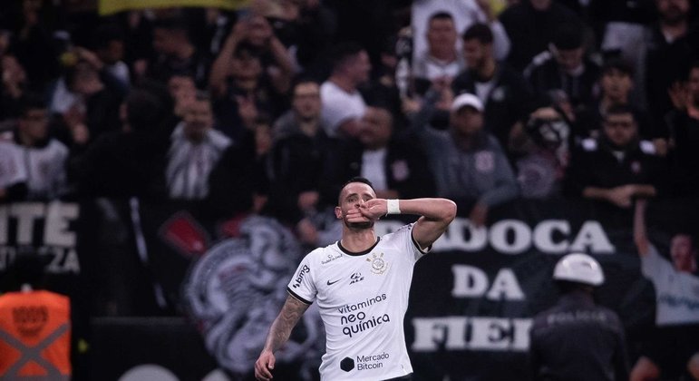 Renato Augusto. Talento e neurônios. Gol decisivo. Corinthians na final da Copa do Brasil