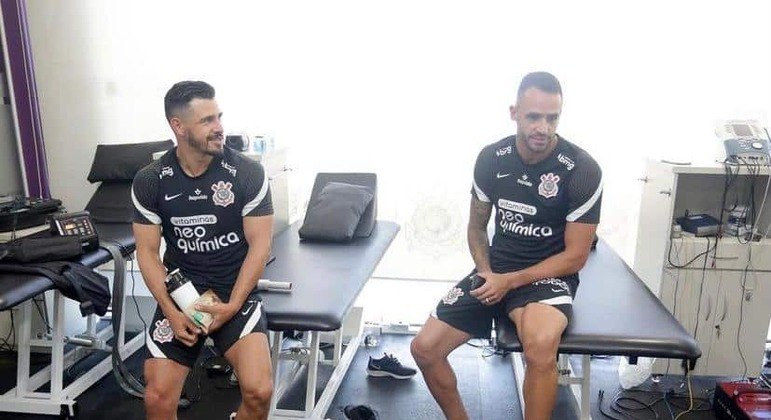 Giuliano já se tornou reserva. Renato Augusto segue como o jogador mais técnico. Mas falta intensidade