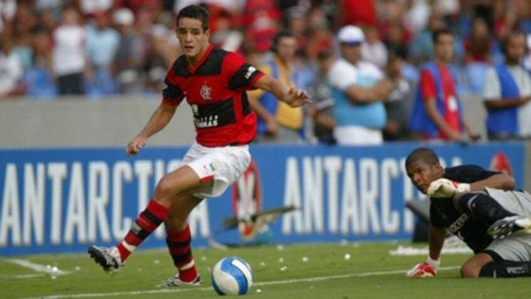 Renato Augusto (meio-campista): torcedor do Flamengo – defendeu o clube de 2005 a 2008 – atualmente no Corinthians