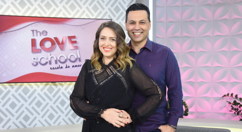 Cristiane e Renato Cardoso comandam o The Love School - Escola do Amor aos sábados, a partir do meio-dia, na tela da Record TV