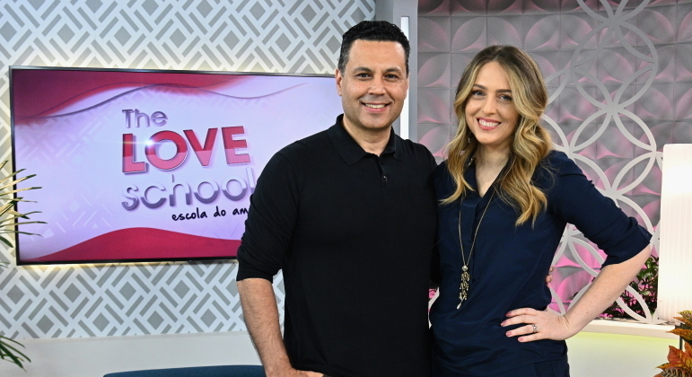 Renato e Cristiane Cardoso comandam o The Love School — Escola do Amor aos sábados, a partir do meio-dia, na Record TV