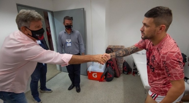 Renato Gaúcho e Arrascaeta. Ele precisa do jogador. Contra o Palmeiras