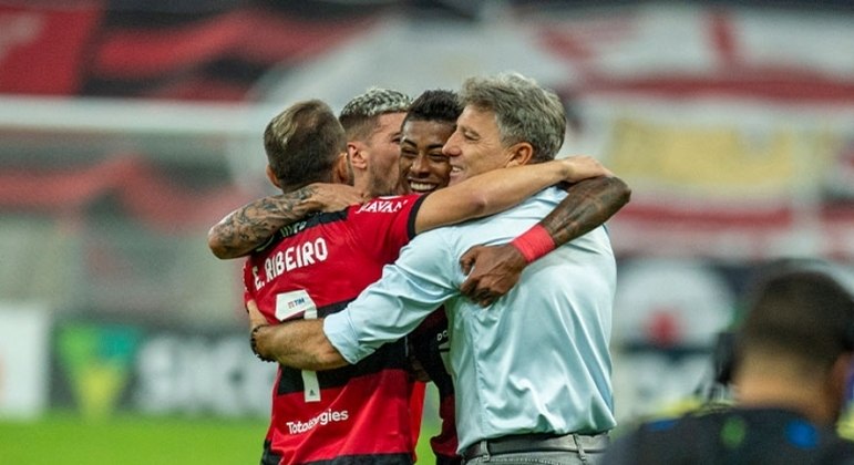 Eu fico boquiaberto de dizerem que o Flamengo não tem técnico, contesta jornalista