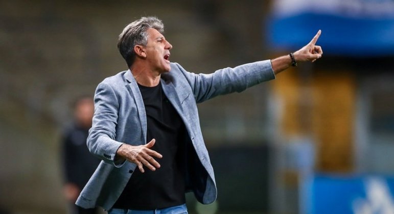 Fracassos de Renato Gaúcho e Aguirre dão estabilidade a Sylvinho no Corinthians