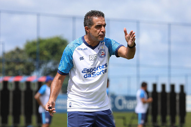 Renato PaivaTime: BahiaNacionalidade: PortuguesaCom mais de 15 anos trabalhando nas categorias de base do Benfica, de Portugal, o mister foi escolhido pelo Grupo City como o primeiro treinador da SAF do Tricolor de Aço