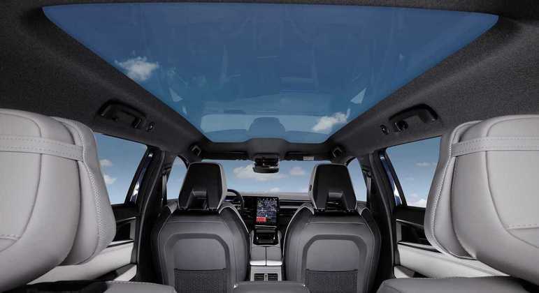 Renault Espace tem acabamento refinado com um amplo teto solar panorâmico