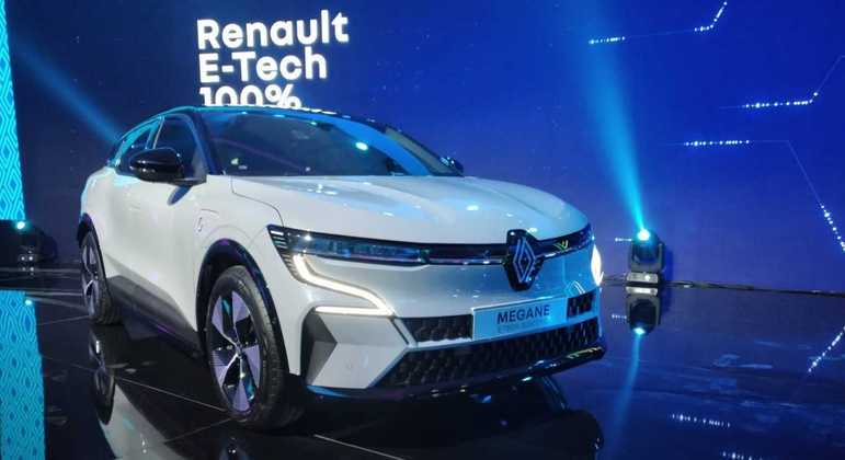 Renault Megane E-Tech mede 4,21 metros de comprimento e 2,70 m de entre-eixos