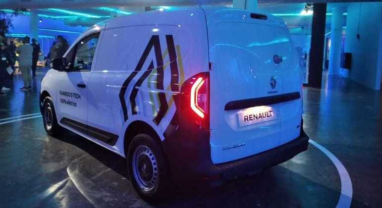 Renault Kangoo E-Tech tem uma autonomia para rodar até 300 quilômetros com uma carga de bateria