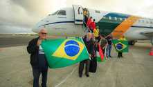 Voo com 32 brasileiros repatriados da Cisjordânia chega ao Brasil 