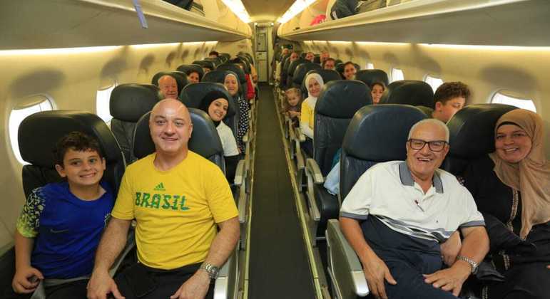 Os 33 brasileiros que estavam na Cisjordânia e foram resgatados pelo governo brasileiro
