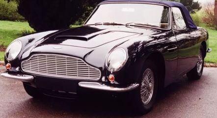 Aston Martin semelhante ao do rei Charles 3º