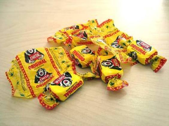A bala chita era um sucesso só! As crianças adoravam, mesmo ela grudando nos dentes de vez em quando