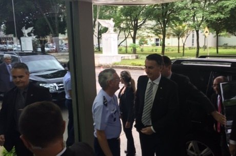 Bolsonaro fez visita a alto comando da Aeronáutica