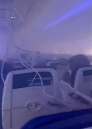 Fumaça invadiu a cabine, e máscaras caíram para os passageiros