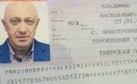 Um passaporte de Yevgeny Prigozhin também foi localizado. Há indícios de que ele usou diversos disfarces para escapar das autoridades russas