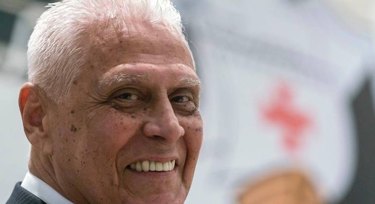 Roberto Dinamite morreu neste domingo por complicações de um tumor no intestino
