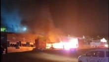 Bombeiros controlam incêndio em área de alimentação de festival de música em São Paulo
