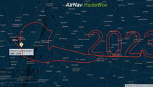 Francês usa avião para radar capturar '2023' no céu e dar feliz Ano-Novo