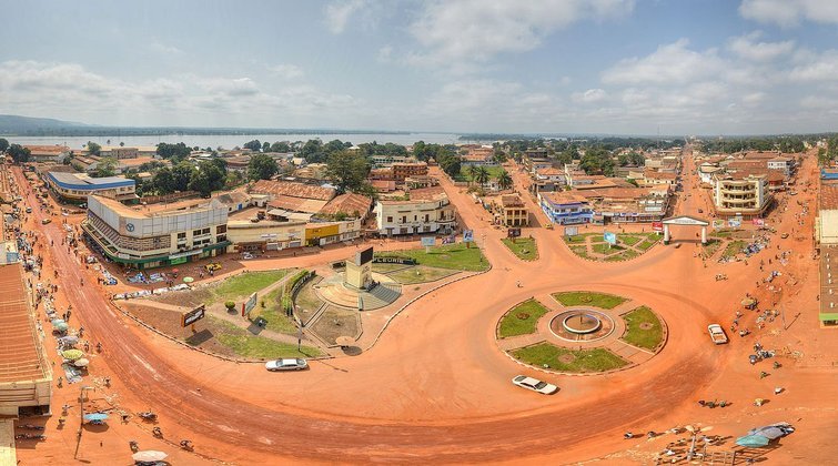 República Centro-Africana (o nome já diz, África Central) - Capital: Bangui 