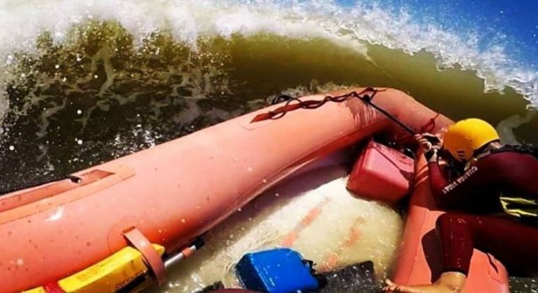Ano Novo tem 2 mortes por afogamento e 136 resgates no litoral de São Paulo