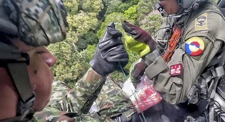 Exército da Colômbia realiza o trabalho de buscas pelas quatro crianças desaparecidas há 22 dias
