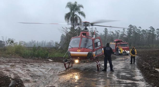 Mesmo com o mau tempo e ventania, resgate foi possível com helicóptero