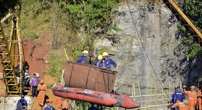 Operações de resgate ainda não conseguiram chegar aos mineiros na Índia