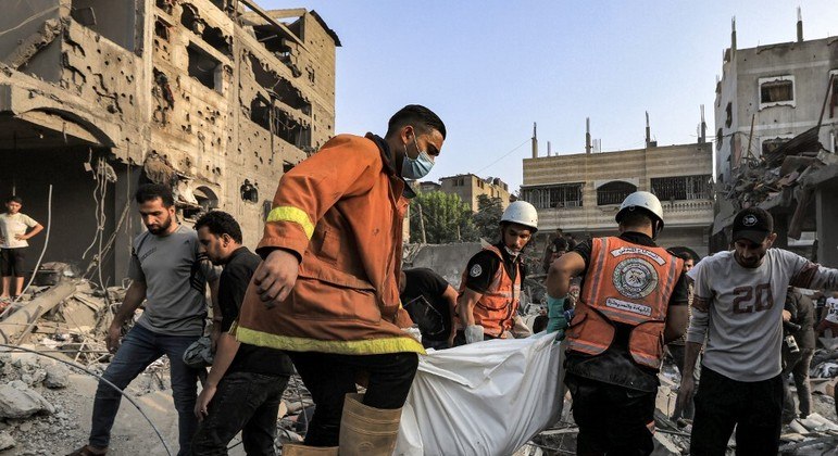 Número de mortes na guerra entre Israel e o Hamas se aproxima de 8.000