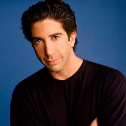 Resposta: Ross - Um dos personagens mais importantes da série Friends é Ross, irmão de Monica, amigo próximo de Chandler e paixão de Rachel. Uma curiosidade sobre ele é a quantidade de vezes que ele viu seu casamento terminar de maneira inesperada: três!