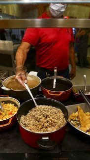 Refeição em restaurantes por quilo fica 30% mais cara