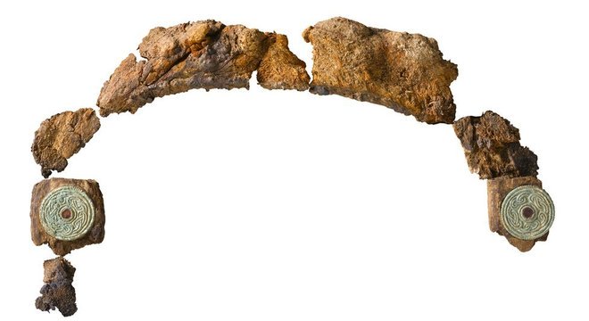 Restos de uma lira, um instrumento musical de cordas, também estava entre os achados