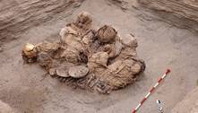 Arqueólogos encontram restos humanos de 800 anos no Peru 