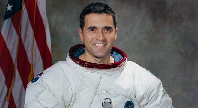 Harrison Schmitt integrou a equipe da Apollo 17, em 1971; para ele, foi difícil se adaptar à escuridão do espaço