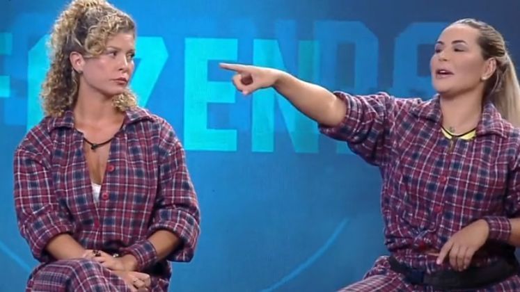 Mesmo desanimada com a saída da amiga, Babi não deixou de se posicionar em dinâmicas e rebater as alfinetadas de Deolane. Sem saber que a décima primeira Roça seria falsa, a peoa ficou bastante abalada quando caiu na berlinda ao lado da advogada, Pelé e Pétala. Ela ainda teve a chance de conquistar o chapéu, mas perdeu por pouco para o rapper! Babi chorou do campo de provas até a sede