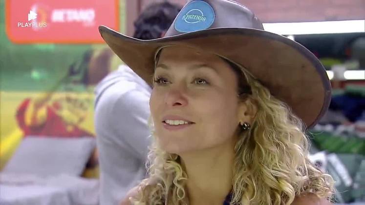 A peoa conquistou o último chapéu da temporada e ficou em êxtase. Apesar de ter que lidar com as obrigações de Fazendeira, a atriz não contou com imunidade nem indicação direta para a Roça