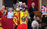 O ano de 2022 foi conturbado para a família real britânica. Nos últimos meses, acontecimentos como o Jubileu de Platina, a morte da rainha Elizabeth 2ª, a ascensão do rei Charles 3º ao trono e diversas polêmicas envolvendo o príncipe Harry e Meghan Markle marcaram a realeza, que agora se prepara para o lançamento de um livro de memórias do duque de Sussex e a coroação do novo monarca. Relembre os principais eventos deste ano*Estagiária do R7, sob supervisão de Pablo Marques