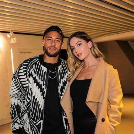 Na vida amorosa duas mulheres roubaram a cena... Mas Neymar não confirmou nenhum relacionamento desde a término com Bruna Marquezine em 2018. A história do romance com a modelo Natalía Barulích pegou, mas a loira reatou relacionamento com o cantor colombiano Maluma