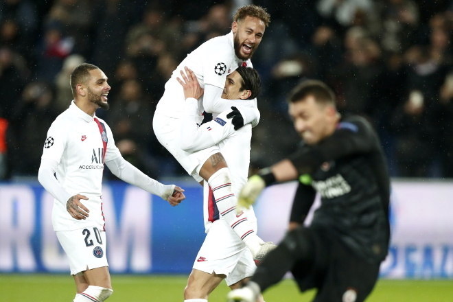 Outra coisa boa na vida de Neymar foi o fim das brigas com Cavani, definitivamente. Na Liga dos Campeões, o PSG venceu o Galatasaray por 5 a 0. Teve um pênalti e o brasileiro deixou para o uruguaio bater e marcar, depois de um jejum