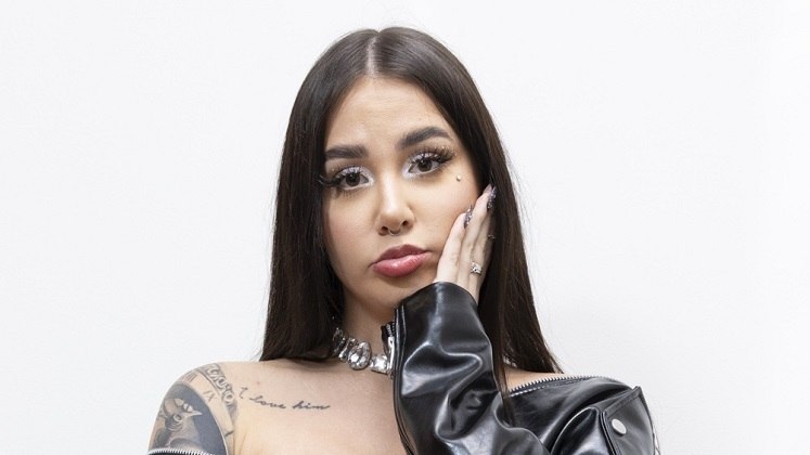 Ao ser escolhida para a Zona de Risco, Vic ficou aliviada pelos Conquisteiros terem poupado Murilo. A alegria, no entanto, durou pouco, já que ela é a nona participante a ser eliminada do reality. E agora, como fica o amado e os amigos sem a intensidade e carisma da DJ? A Grande Conquista vai ao ar de segunda a sábado, às 22h45; e aos domingos, a partir das 23h, na Record TV. Assine o PlayPlus e tenha acesso à transmissão 24 horas e a conteúdos extras do reality. Conheça também a Rede da Conquista, a comunidade dos fãs do programa.
