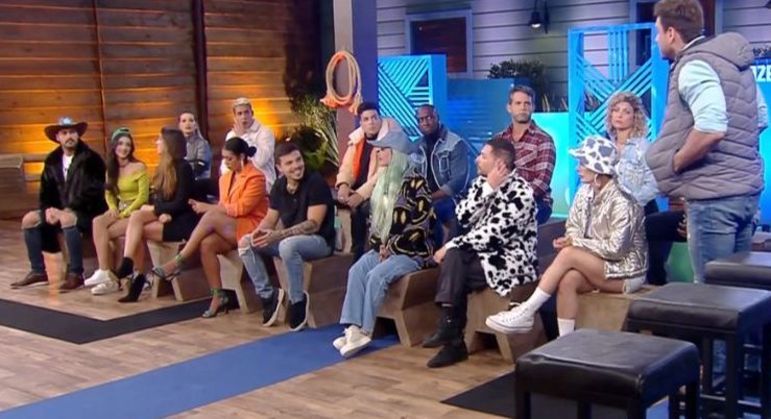 Na segunda Roça do reality, Vini foi indicado pelo Fazendeiro Shayan. O iraniano disse que um dos motivos que o levou a votar no influenciador era a forma como ele falou das roupas de Deborah