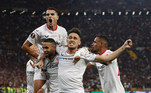 A explosão dos jogadores do Sevilla ao empatarem a partida