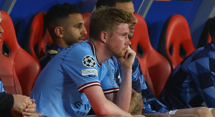 De Bruyne assistiu a maior parte do jogo no banco de reservas