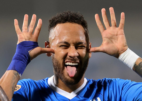 Dois dias depois, na terça-feira (19), começaram a viralizar nas redes sociais os vídeos em que Neymar curte uma noitada em Barcelona ao lado de duas mulheres. Nas imagens, o jogador aparece em um momento íntimo, com o rosto colado aos das jovens, enquanto conversava. A suposta nova traição teria ocorrido na noite do dia 13 de setembro