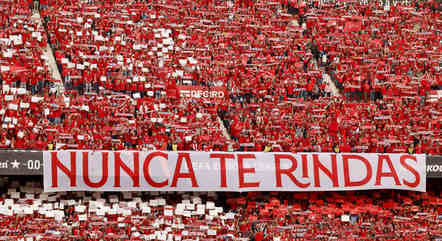 Torcida do Sevilla é contra decisão que tirou suspensão de Vini Jr.
