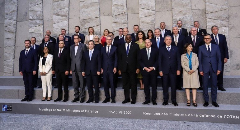Representantes dos Estados-membros da Otan em reunião no mês de junho