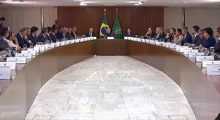 Reunião de Lula com representantes das 27 unidades da federação, em Brasília