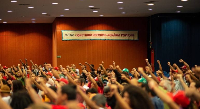 Reunião do Movimento dos Trabalhadores Rurais Sem Terra (MST) em Luizânia (GO)