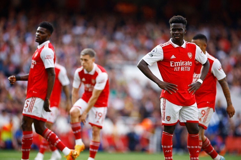 Arsenal assume a liderança do Campeonato Inglês após derrotar o