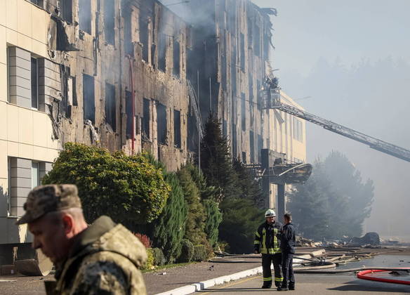 Kiev ainda tem sirenes tocando no meio desta segunda-feira e corre o risco de ser atingida mais vezes por mísseis russos